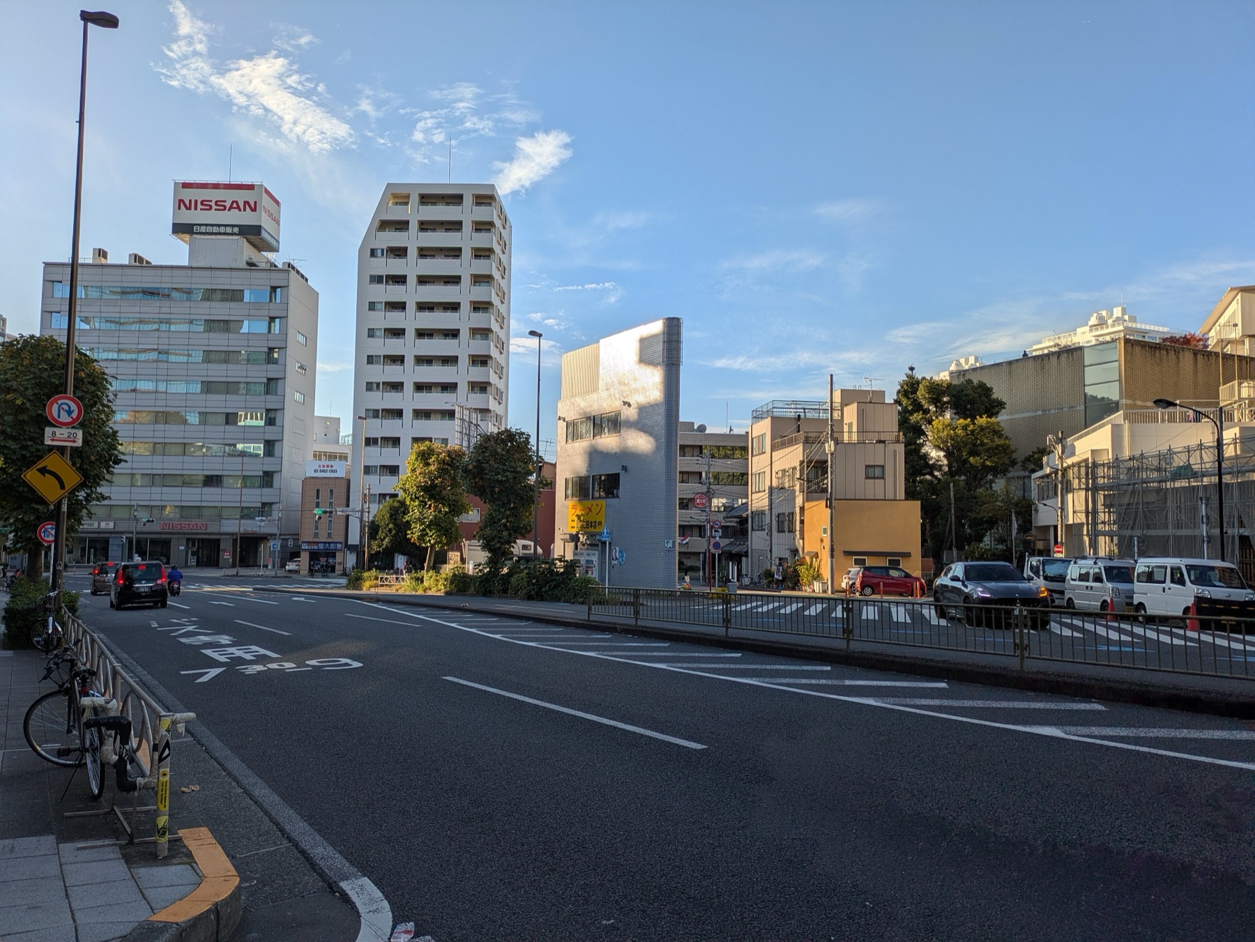 港区三田の街路景観